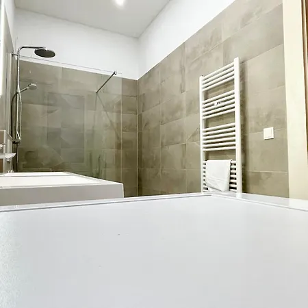 Luxury At Famous Kutschkermarkt Apartment *
