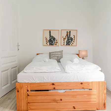 Private In Shared At Location For Longstays Apartment *
