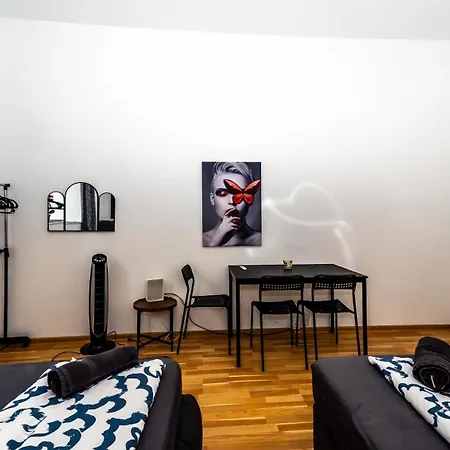 Aparthotel Family Studio- 7 Minutes To Schoenbrunn Palace Vienna