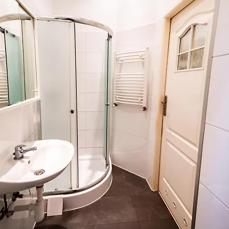Aparthotel Family Studio- 7 Minutes To Schoenbrunn Palace Vienna