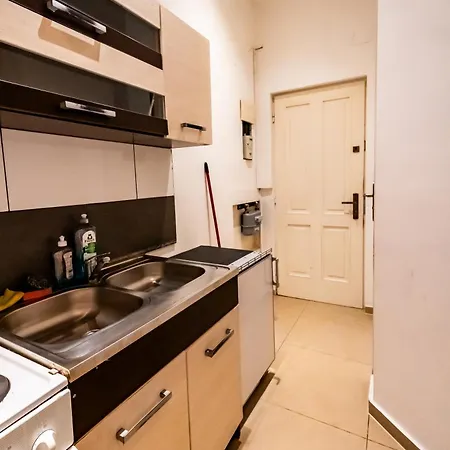 Family Studio- 7 Minutes To Schoenbrunn Palace * Vienna