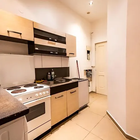 Family Studio- 7 Minutes To Schoenbrunn Palace Aparthotel *
