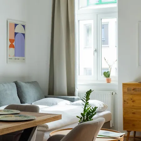 Apartment 4ty3 - Franz Josef Is Calling