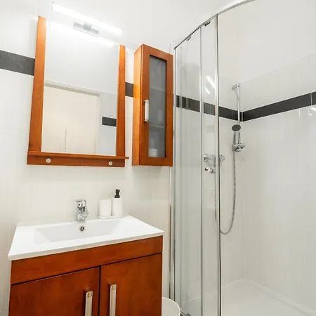 4ty3 - Franz Josef Is Calling Apartment *