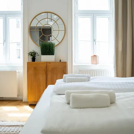 4ty3 - Franz Josef Is Calling Apartment *