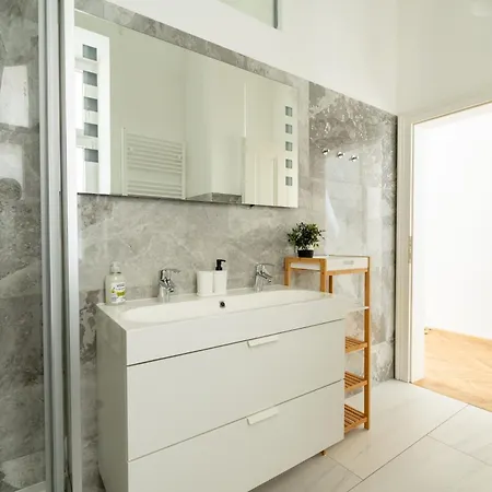 4ty3 - Franz Josef Is Calling Apartment