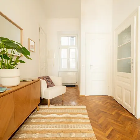 Apartment 4ty3 - Franz Josef Is Calling