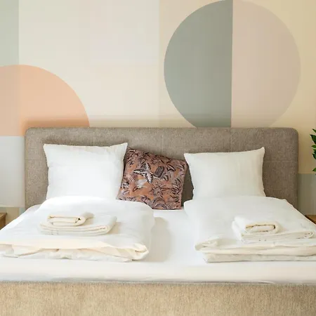 4ty3 - Franz Josef Is Calling Apartment Wien
