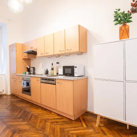 Apartment 4ty3 - Franz Josef Is Calling
