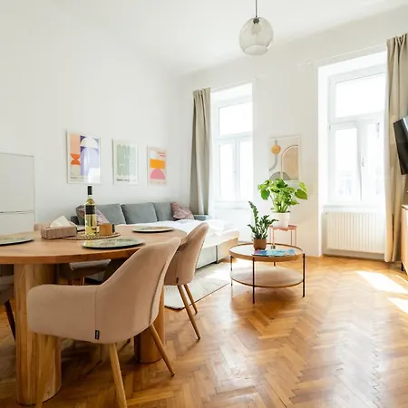 Apartment 4ty3 - Franz Josef Is Calling