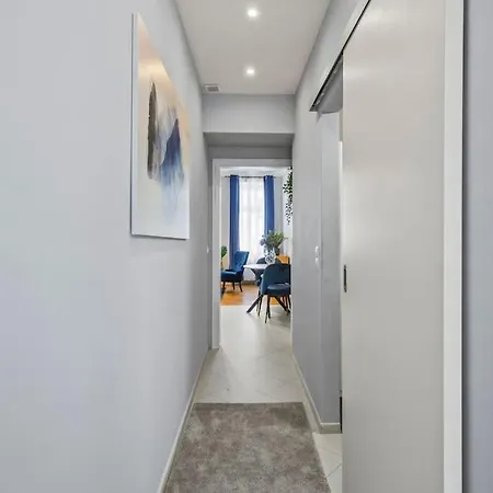 Shopping Street I 2 Minutes To Mainstation Apartment *