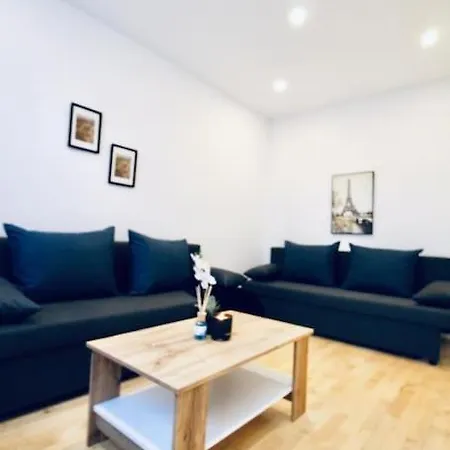 Apartment Comfy 4br With Terrace In Great Location *