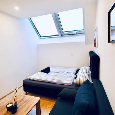 Comfy 4br With Terrace In Great Location Apartment