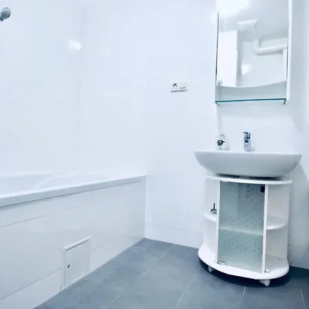 Comfy 4br With Terrace In Great Location *