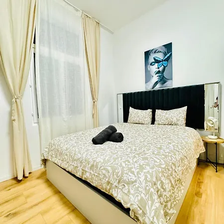 4br Shared With View Only 7- Min To Westbahnhof * Vienna
