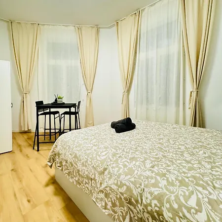 4br Shared With View Only 7- Min To Westbahnhof Apartment Vienna