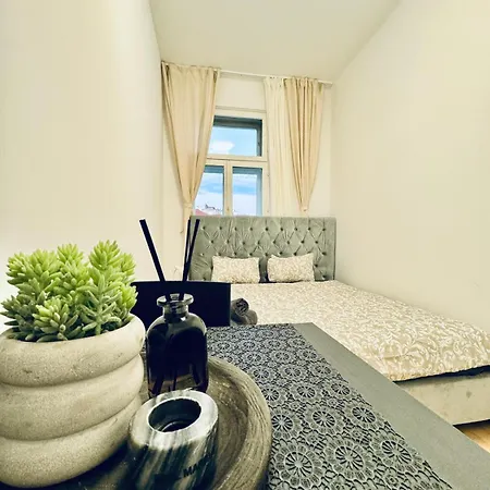 4br Shared With View Only 7- Min To Westbahnhof Apartment Vienna