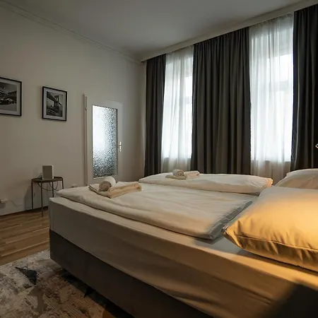 Cozy 1-br With A King Bed In A Calm Area Apartment *