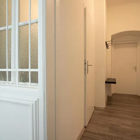 Cozy 1-br With A King Bed In A Calm Area Apartment Vienna
