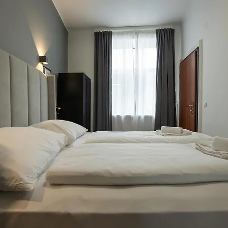 Homely 40m Apt, King-size Bed, Next To Downtown Apartmán