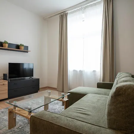 Homely 40m Apt, King-size Bed, Next To Downtown *