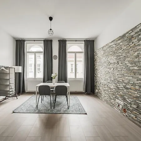 Perfect In Apartment *