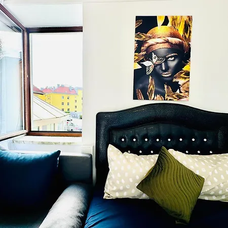 Spacious 4br For Up To 12p 10min To Fac Platz Apartment *