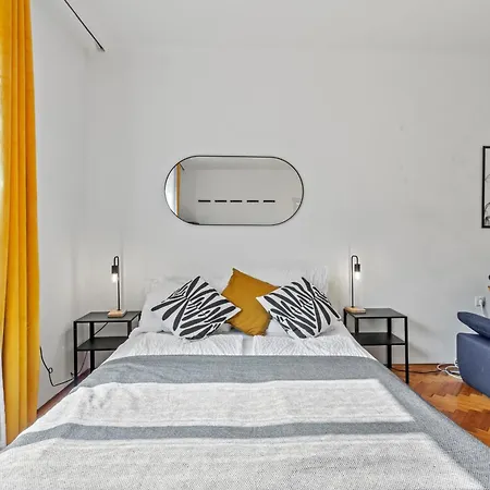 Zentrale Fuer 12 Gaeste - 4 Schlafzimmer *