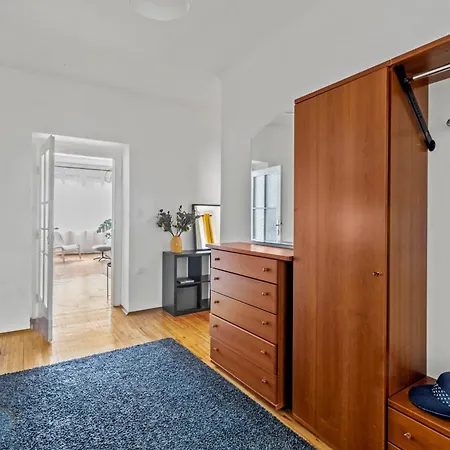 Zentrale Fuer 12 Gaeste - 4 Schlafzimmer *