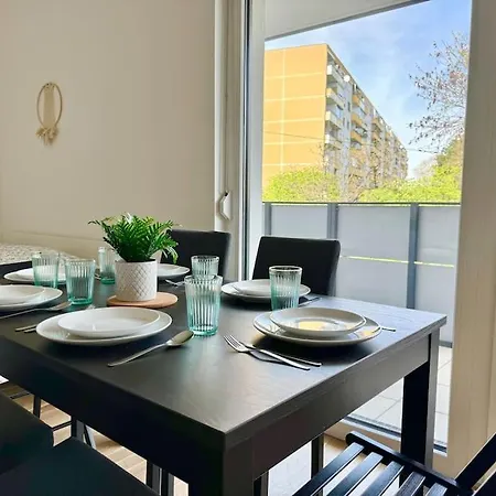 Modern Danube With Balcony & Free Parking