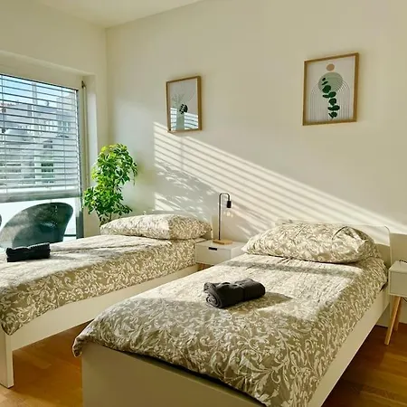 Apartment 130 M2 4 Bedroom With Balcony & Free Parking Vienna