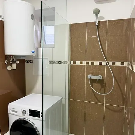 130 M2 4 Bedroom With Balcony & Free Parking * Vienna