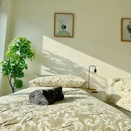 Apartment 130 M2 4 Bedroom With Balcony & Free Parking *
