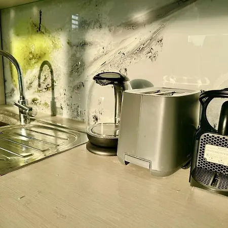 Apartment 130 M2 4 Bedroom With Balcony & Free Parking Vienna