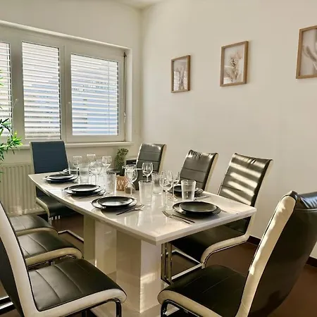 Apartment 130 M2 4 Bedroom With Balcony & Free Parking *