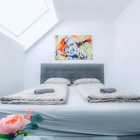 Apartment Central 4br Apt With Terrace, 10min Walk To Augarten *