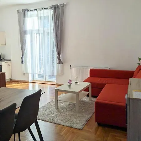 Schoenbrunn Palace Free Parking And 24h Check-in Apartment Wien