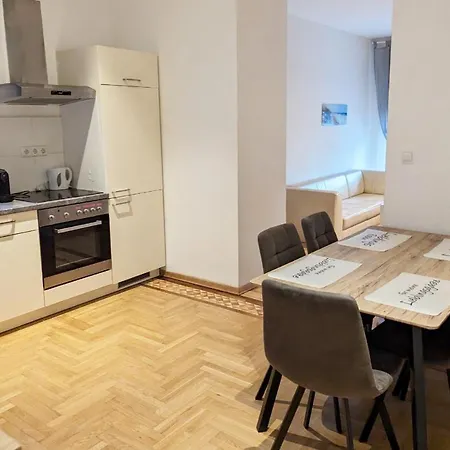 Schoenbrunn Palace Free Parking And 24h Check-in Apartment Wien