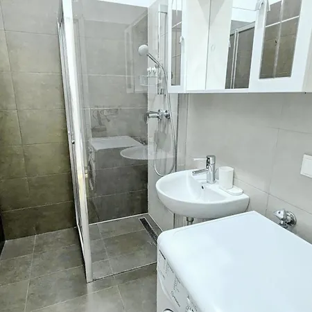 Cozy Apartment- 5 Minutes To Danube River Vienna