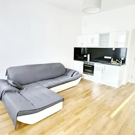 Cozy Apartment- 5 Minutes To Danube River *