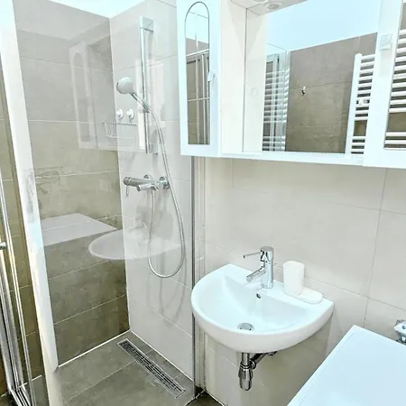 Apartment Cozy Apartment- 5 Minutes To Danube River