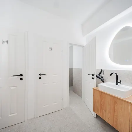 Hostel Rive By Home1 *