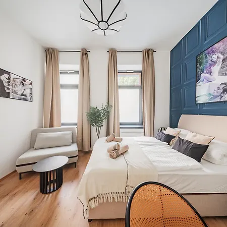Hostel Rive By Home1 *