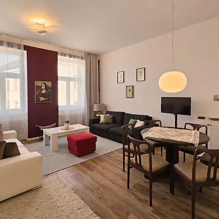 Palm Apartment *