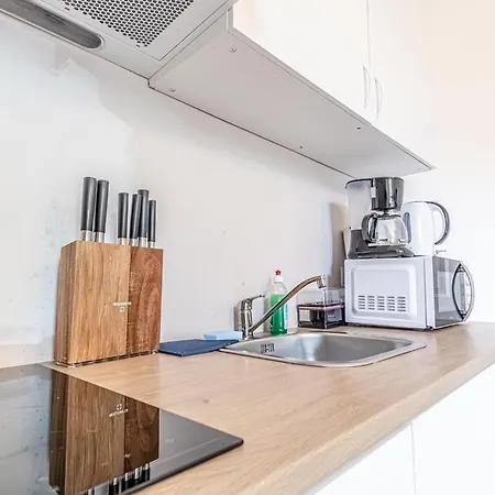 Trendy Near Westbahnhof With Kitchenette & Smart Tv