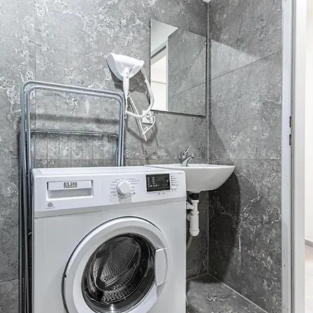 Trendy Near Westbahnhof With Kitchenette & Smart Tv Vienna