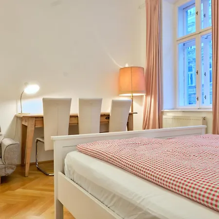Chic - Near U3 Metro Apartment