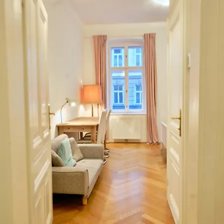 Chic - Near U3 Metro Apartment
