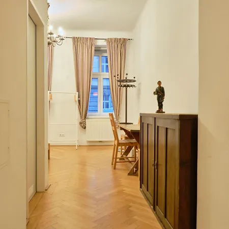 Chic - Near U3 Metro Apartment