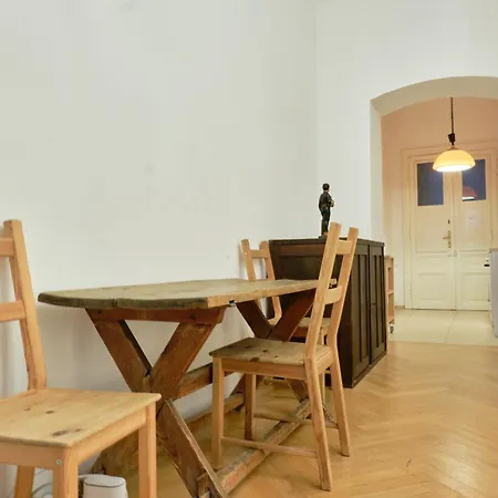 Chic - Near U3 Metro Apartment